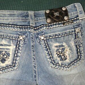 Miss Me Signature Embellished Crop Jeans Women's Size 27 Inseam 23.5 Low Rise